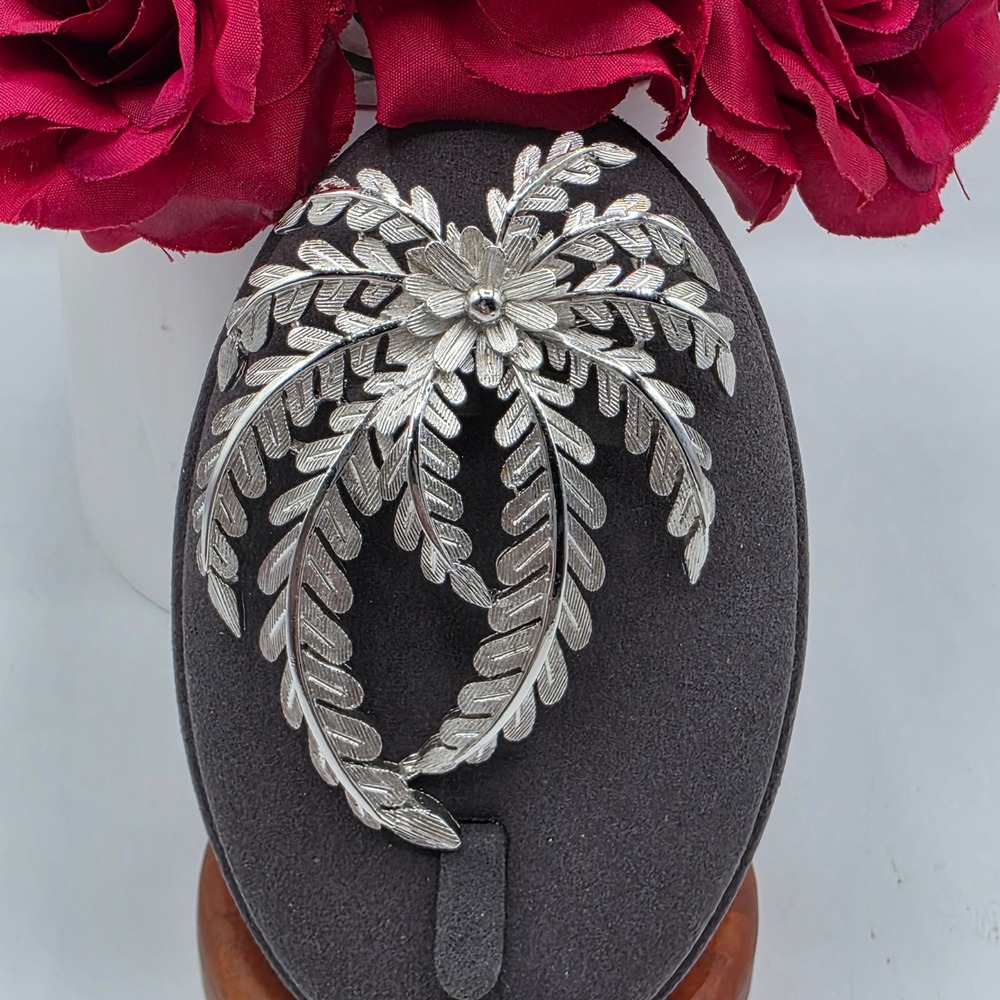 Vintage Crown Trifari Silver Tone Fern Leaf Flower Botanical Brooch Pin Designer